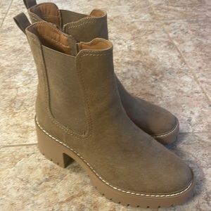 A new day lug sole tan boots size 7